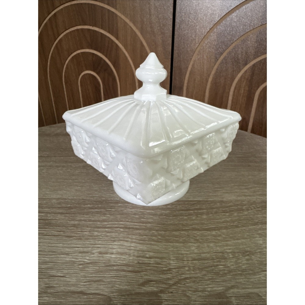Vtg Westmoreland Milk Glass Wedding Box Covered Candy Dish "Old Quilt" Pattern
